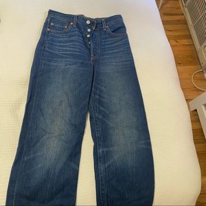 COPY - ⚡️MUST GO BY 7/13⚡️ levis ribcage cut cropped jeans size 26